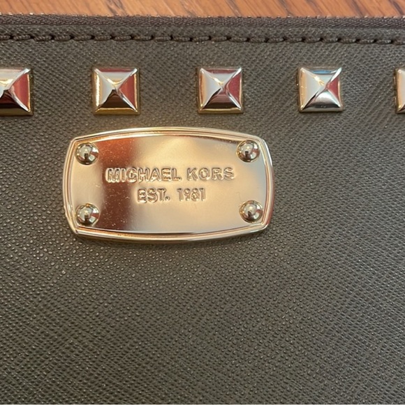 Michael Kors clutch - Picture 2 of 5
